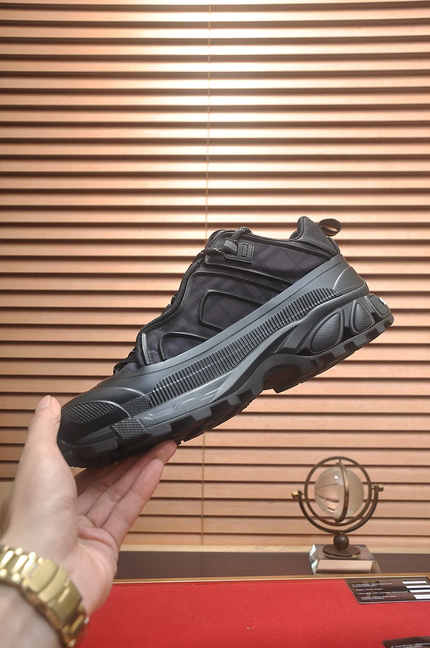 Men's shoes 💰680💶[Burberry] (cowhide lining) classic low-top sneakers｜Imported cowhide with classic plaid fabric｜Cow leather lining｜Original outsole｜Fine workmanship and comfortable to wear Size: 38-44 (customized at 45)